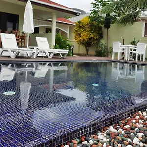 emmas-guest-house-and-self-catering.maheislandhotels.com/